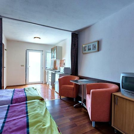 Apartmanovy Dom Red Hotel Bellegszencse Kültér fotó