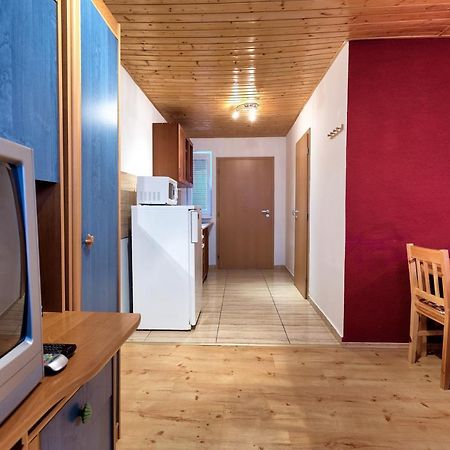 Apartmanovy Dom Red Hotel Bellegszencse Kültér fotó