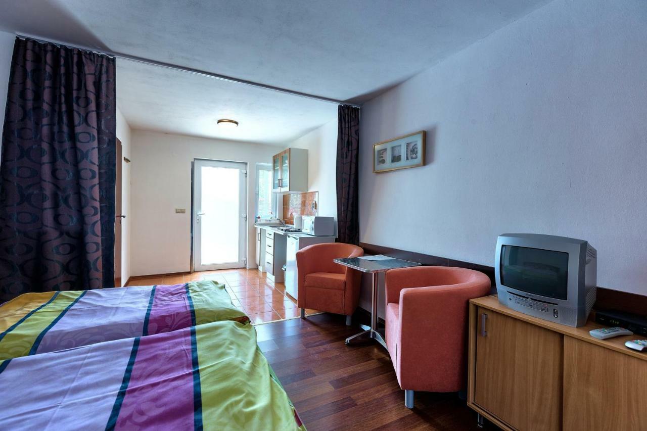 Apartmanovy Dom Red Hotel Bellegszencse Kültér fotó