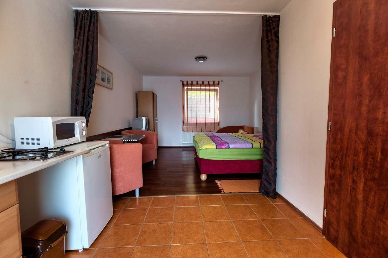 Apartmanovy Dom Red Hotel Bellegszencse Kültér fotó
