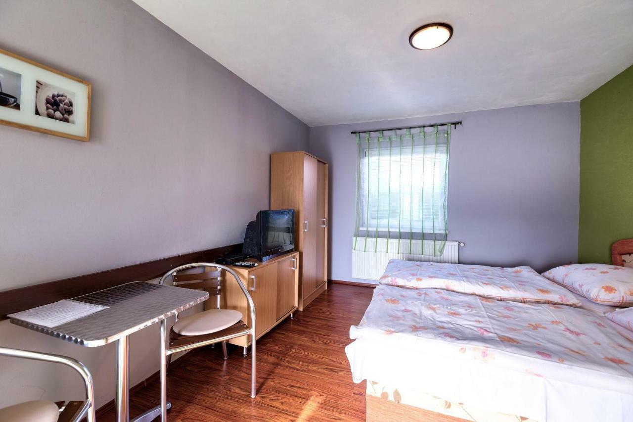 Apartmanovy Dom Red Hotel Bellegszencse Kültér fotó