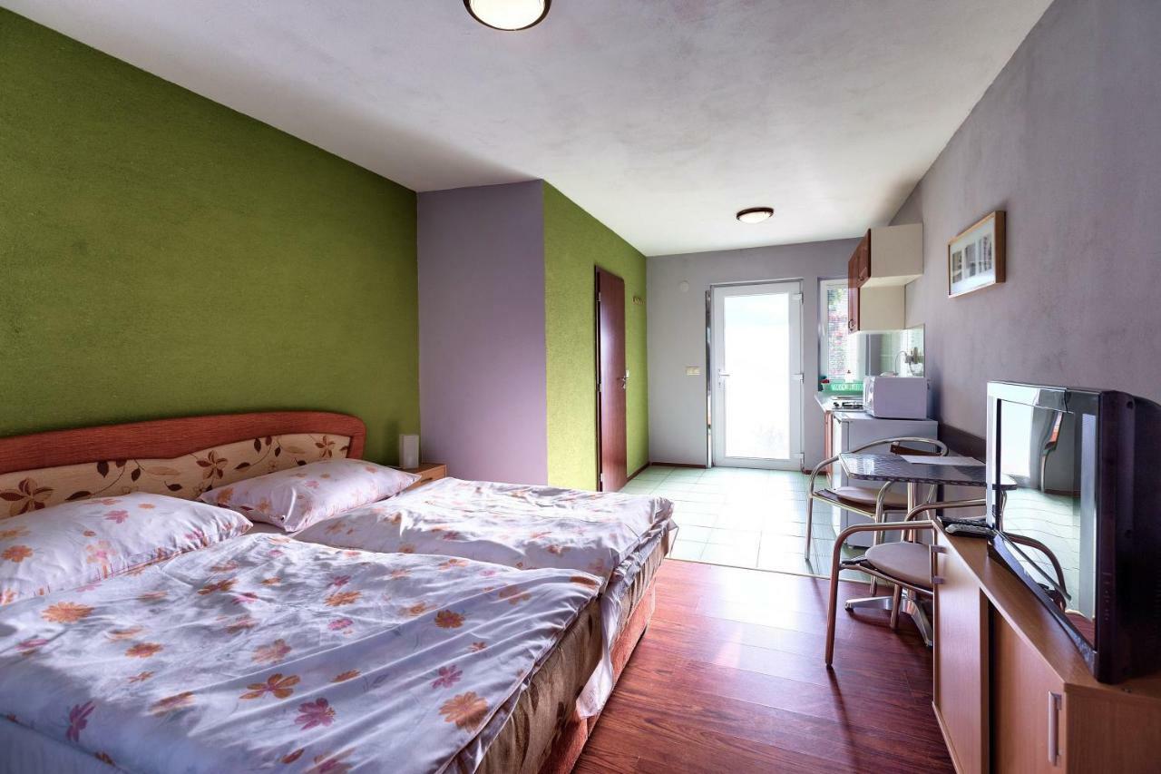 Apartmanovy Dom Red Hotel Bellegszencse Kültér fotó