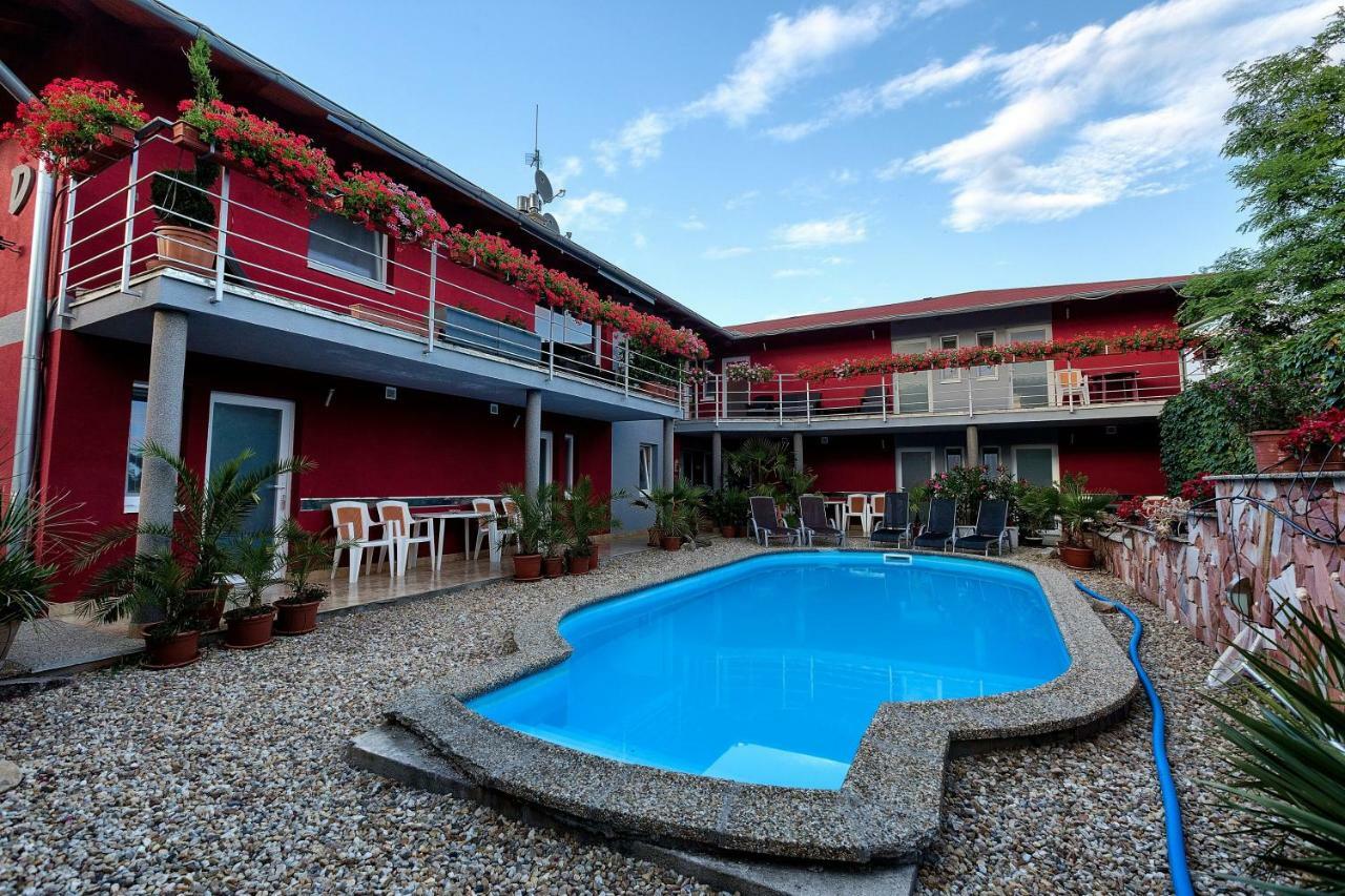 Apartmanovy Dom Red Hotel Bellegszencse Kültér fotó