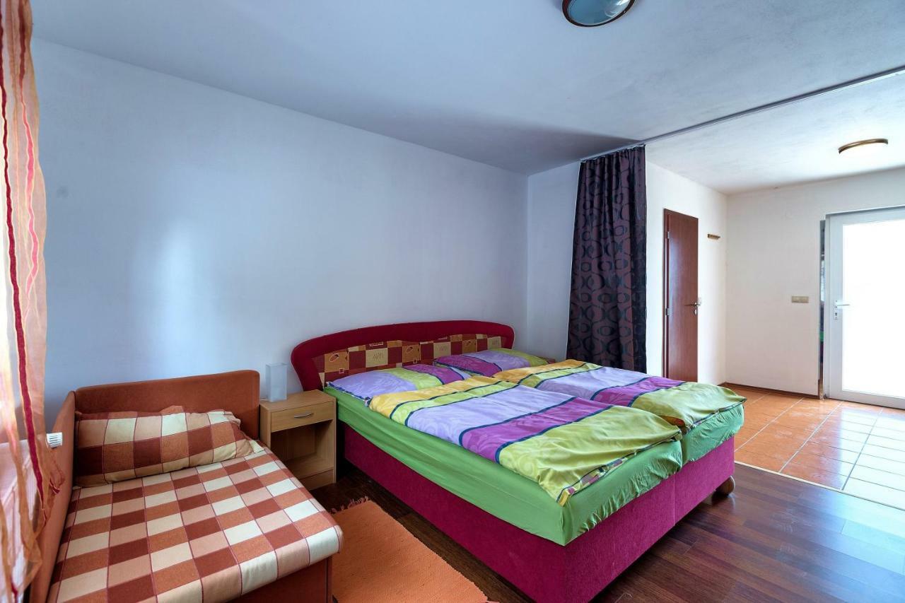 Apartmanovy Dom Red Hotel Bellegszencse Kültér fotó