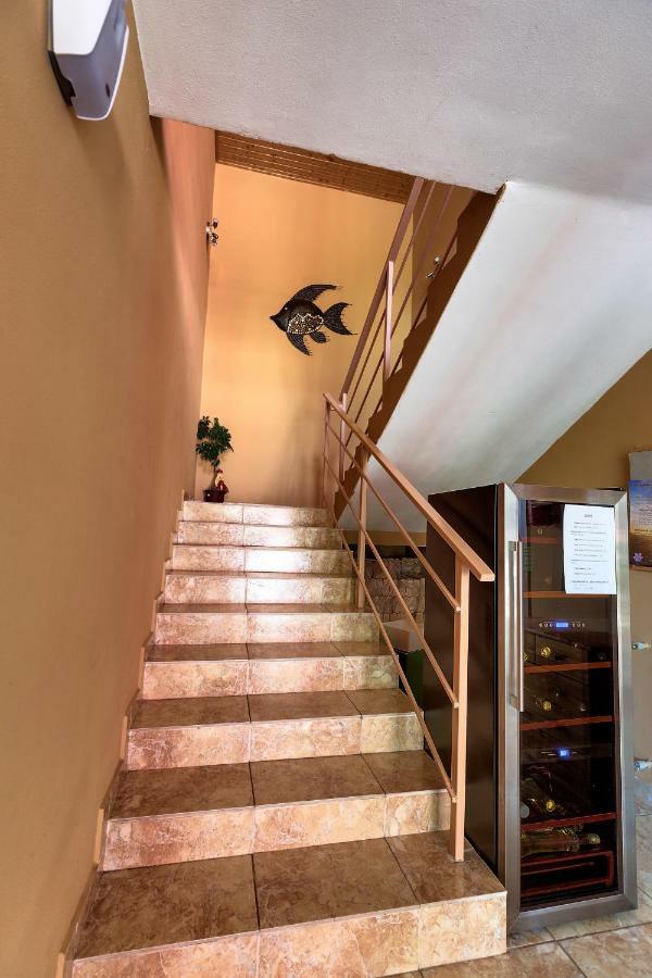 Apartmanovy Dom Red Hotel Bellegszencse Kültér fotó