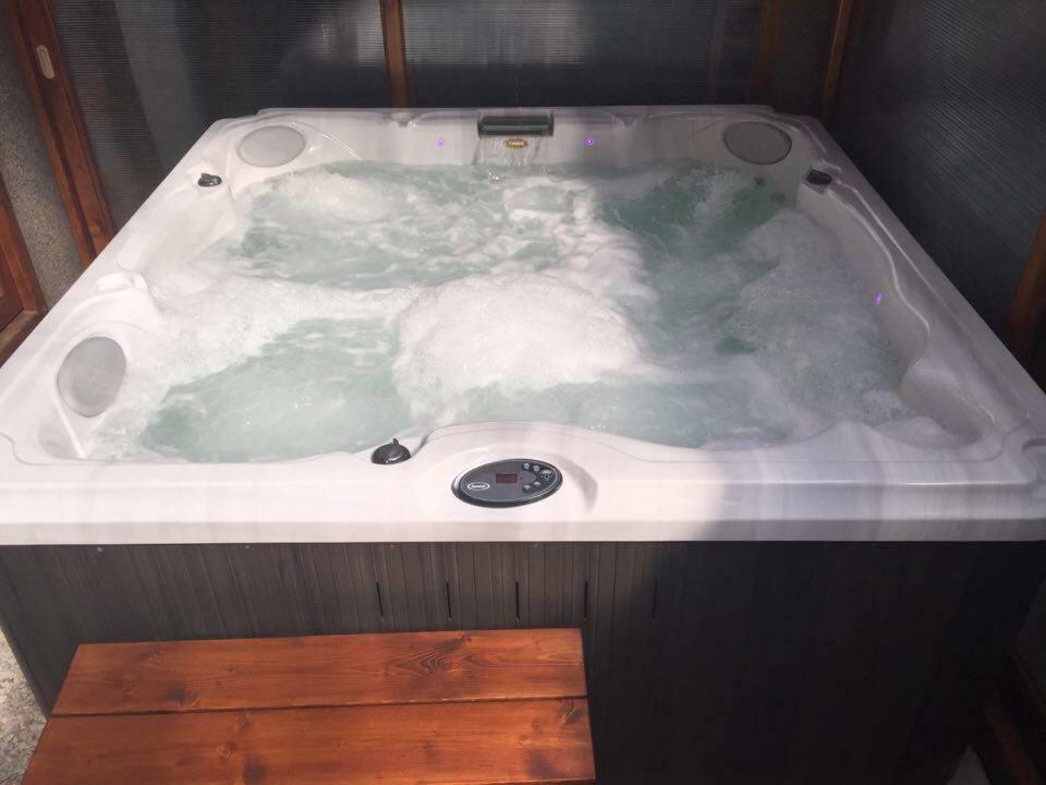 Apartmanovy Dom Red Hotel Bellegszencse Kültér fotó