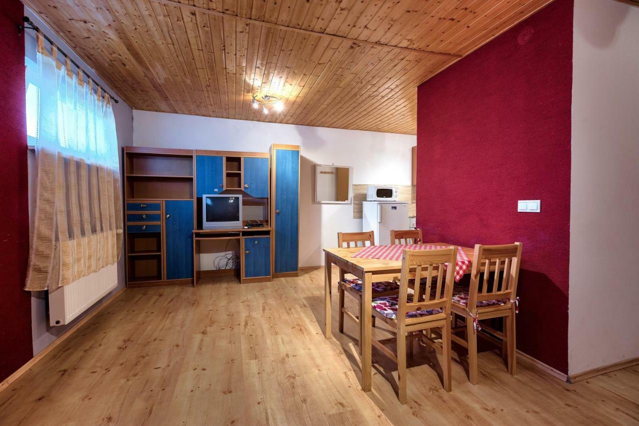 Apartmanovy Dom Red Hotel Bellegszencse Kültér fotó