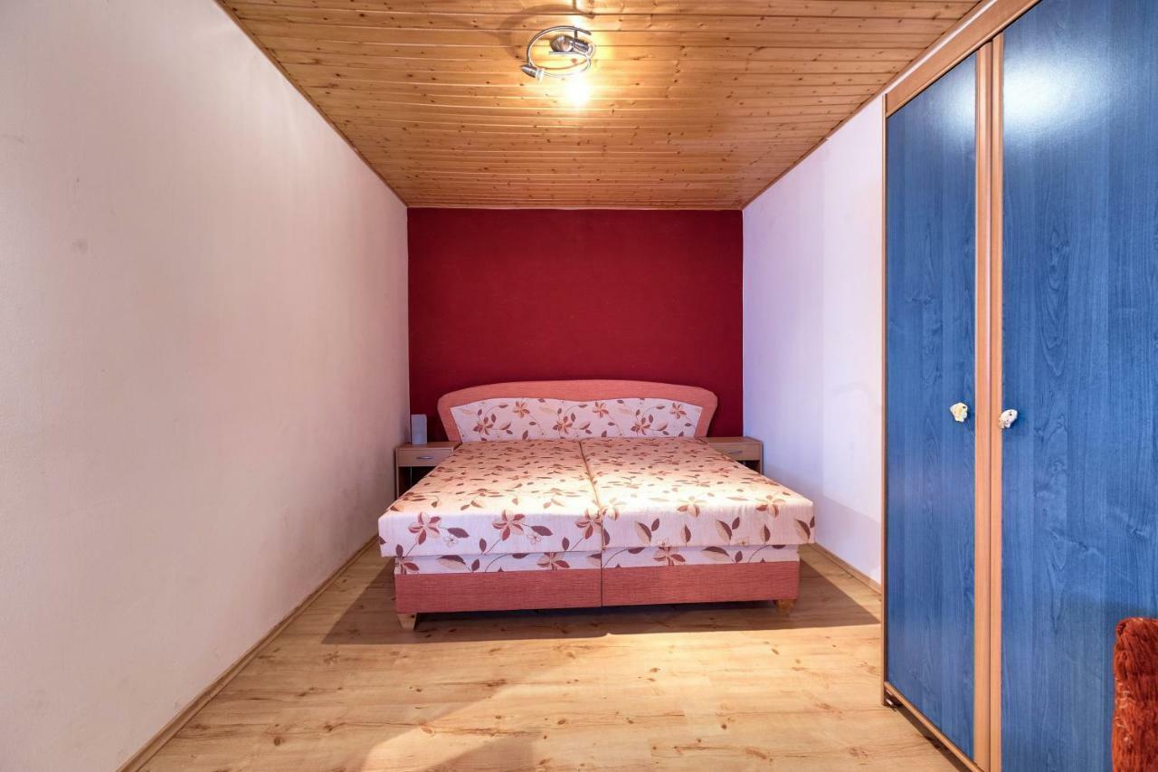 Apartmanovy Dom Red Hotel Bellegszencse Kültér fotó