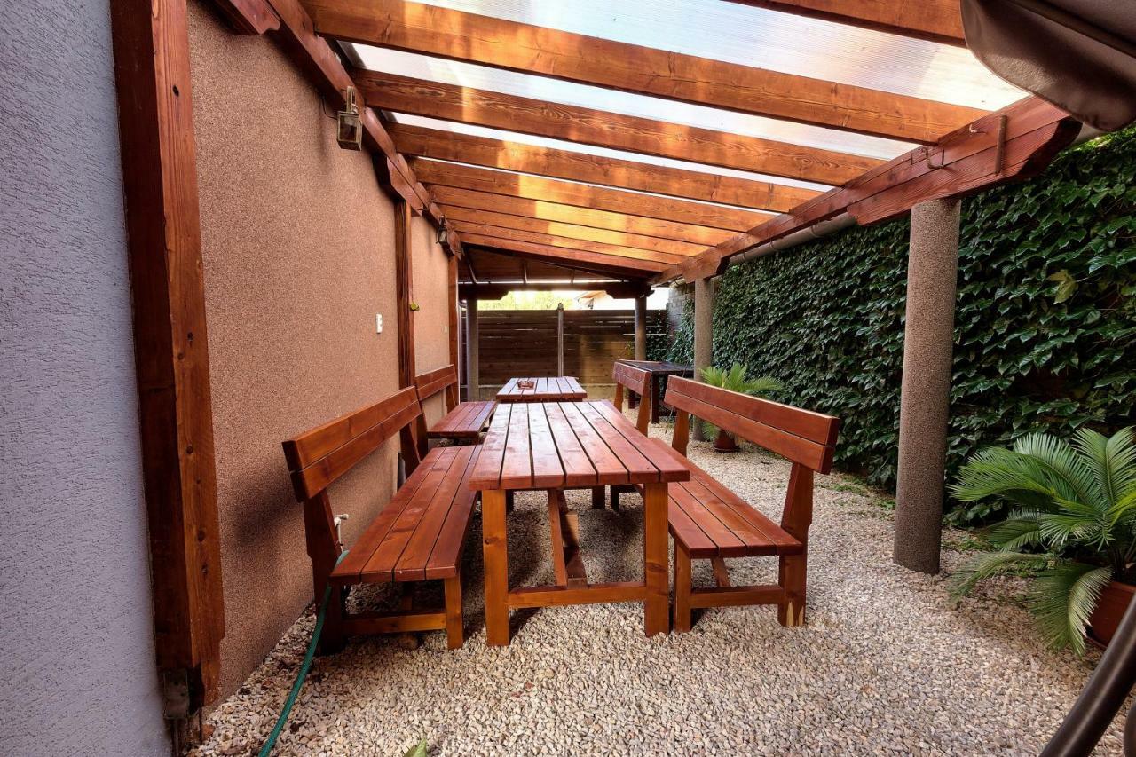 Apartmanovy Dom Red Hotel Bellegszencse Kültér fotó