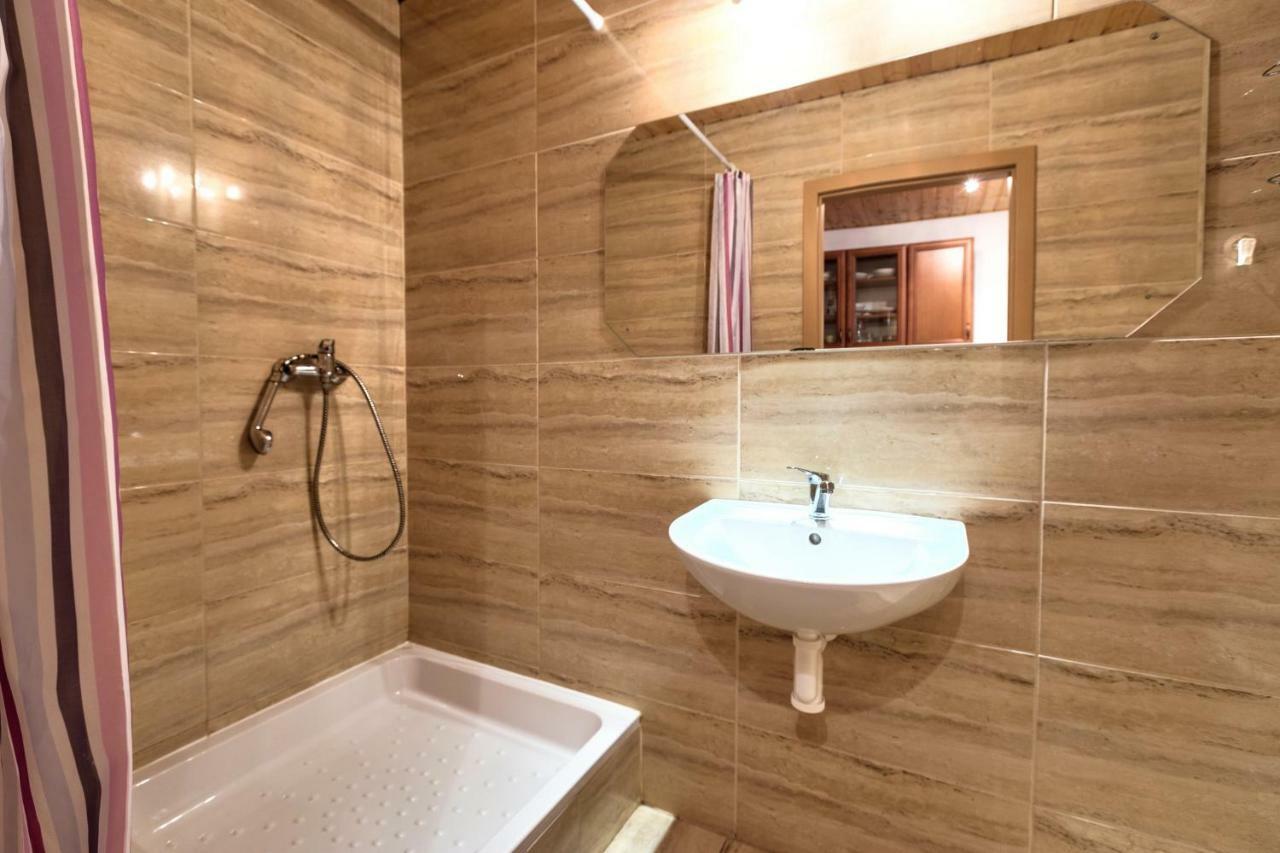 Apartmanovy Dom Red Hotel Bellegszencse Kültér fotó