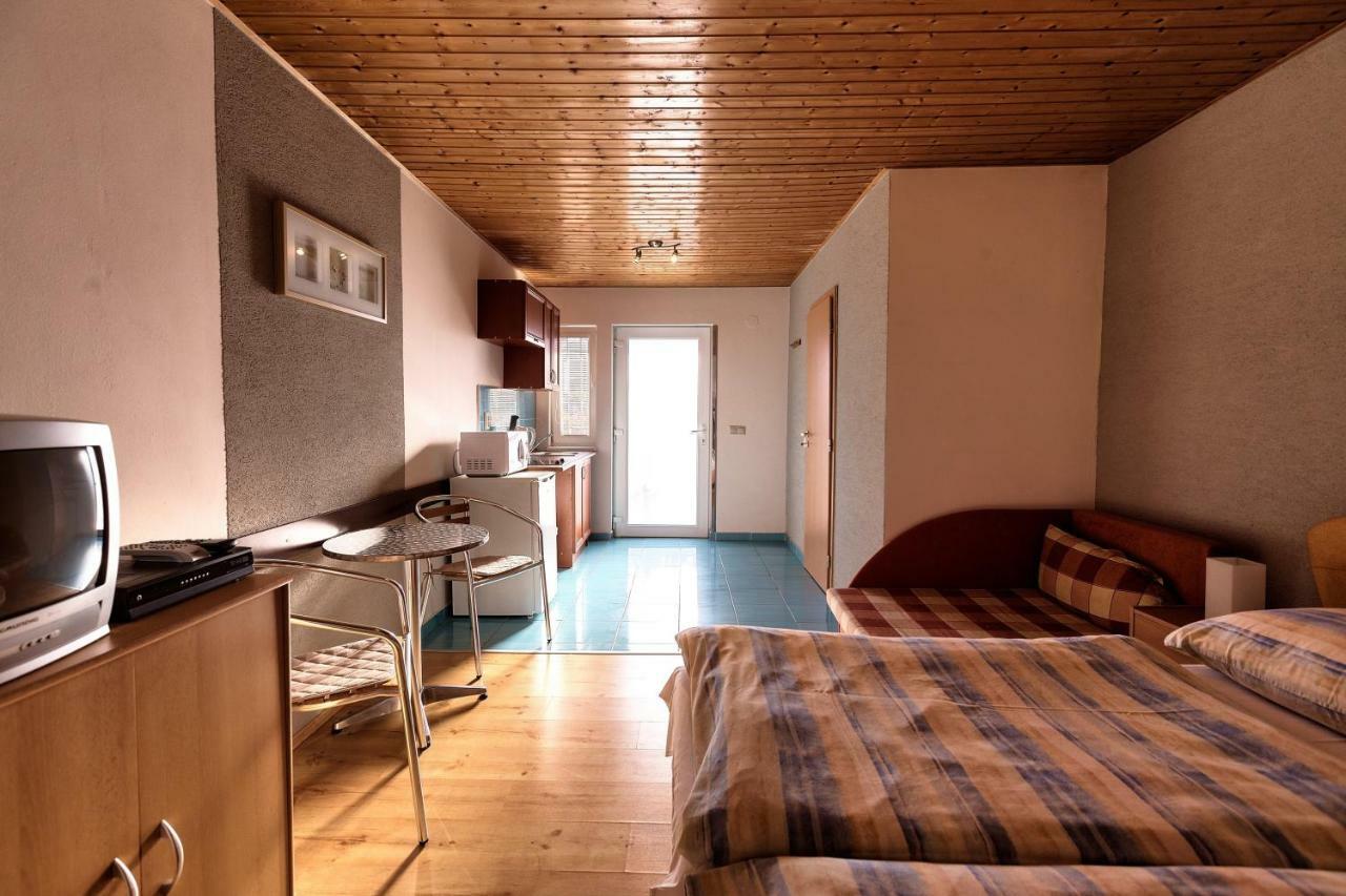 Apartmanovy Dom Red Hotel Bellegszencse Kültér fotó