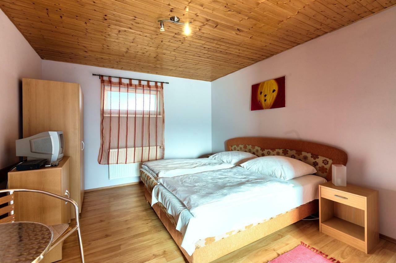Apartmanovy Dom Red Hotel Bellegszencse Kültér fotó