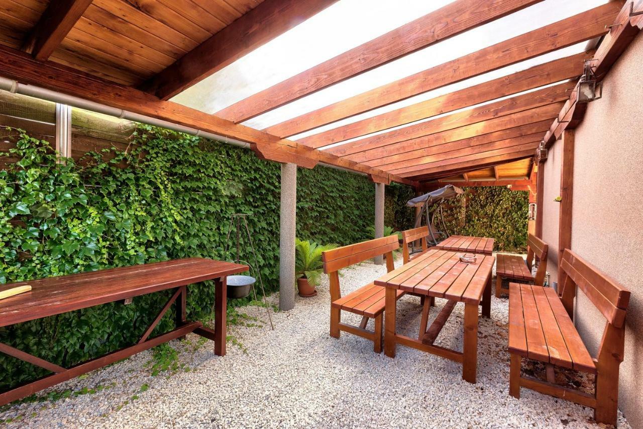 Apartmanovy Dom Red Hotel Bellegszencse Kültér fotó