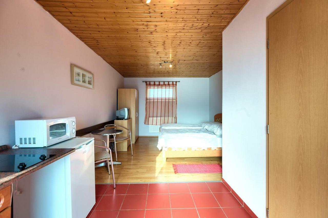 Apartmanovy Dom Red Hotel Bellegszencse Kültér fotó
