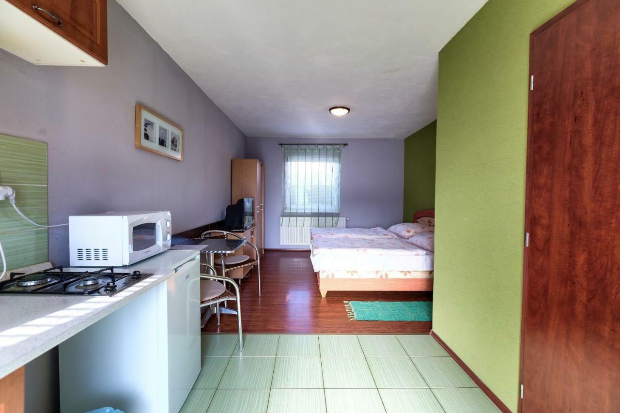Apartmanovy Dom Red Hotel Bellegszencse Kültér fotó