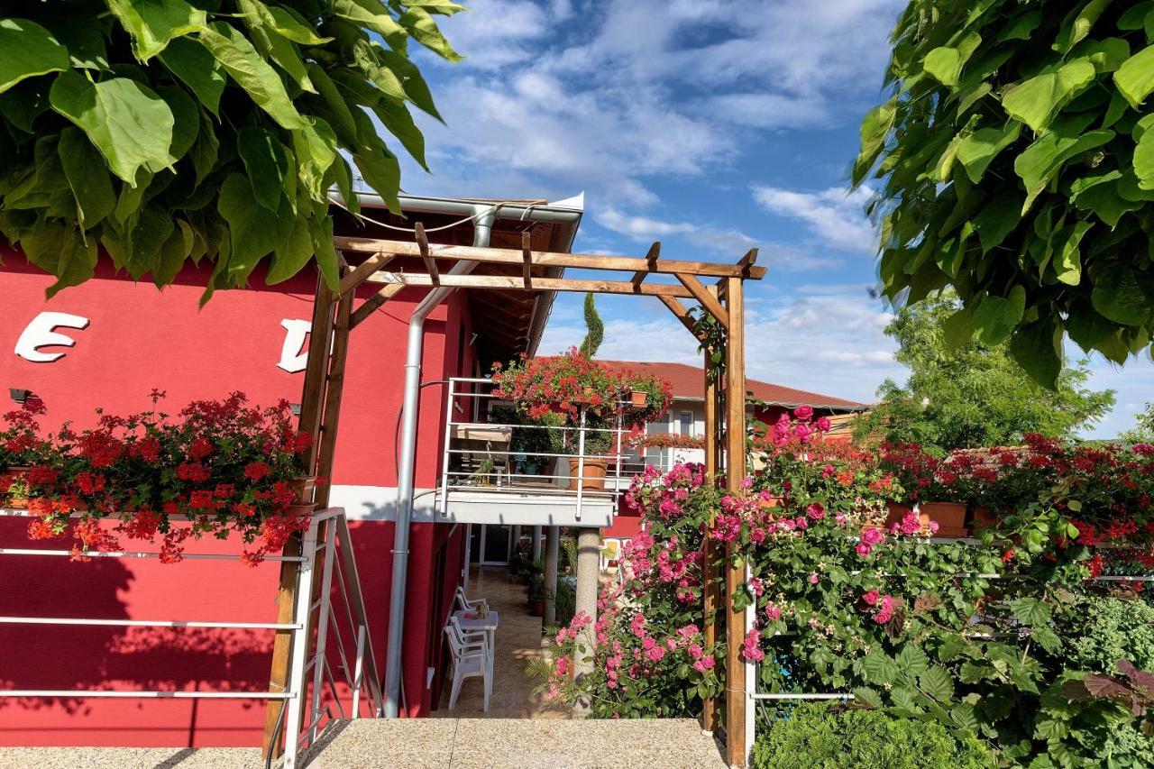 Apartmanovy Dom Red Hotel Bellegszencse Kültér fotó
