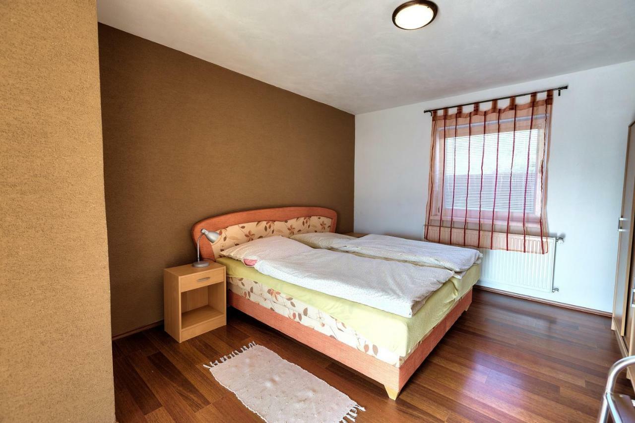 Apartmanovy Dom Red Hotel Bellegszencse Kültér fotó