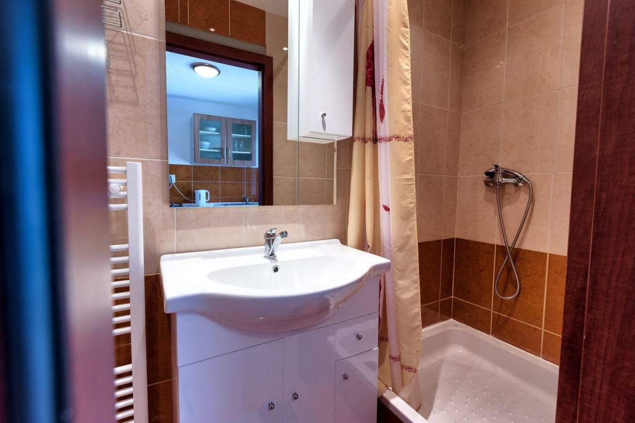 Apartmanovy Dom Red Hotel Bellegszencse Kültér fotó