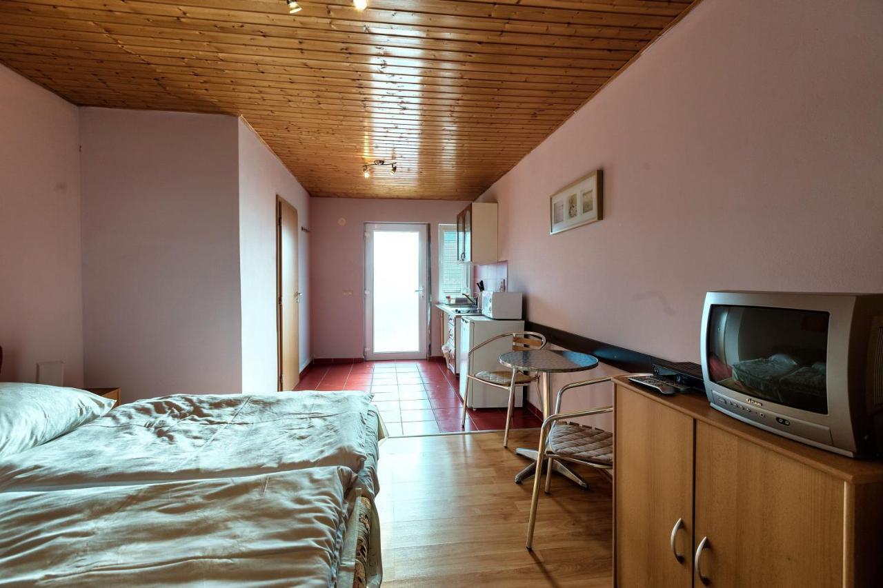 Apartmanovy Dom Red Hotel Bellegszencse Kültér fotó