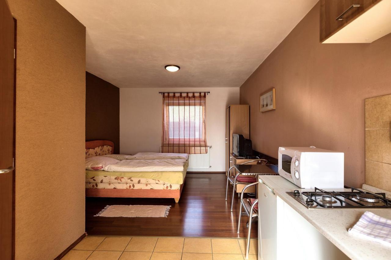 Apartmanovy Dom Red Hotel Bellegszencse Kültér fotó