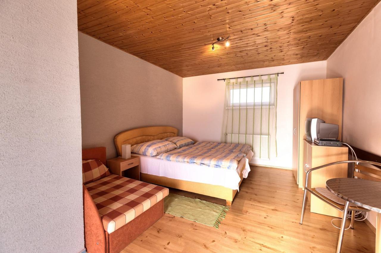 Apartmanovy Dom Red Hotel Bellegszencse Kültér fotó