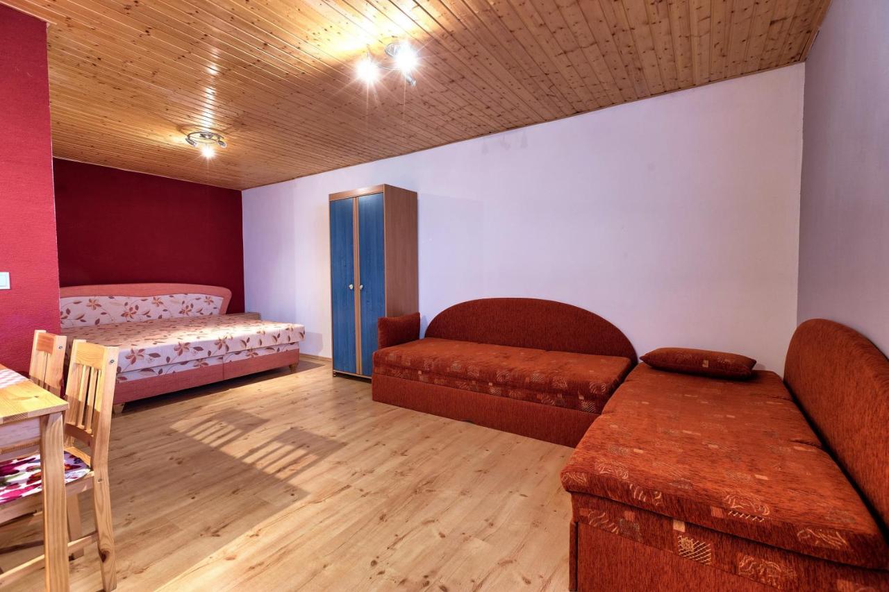 Apartmanovy Dom Red Hotel Bellegszencse Kültér fotó