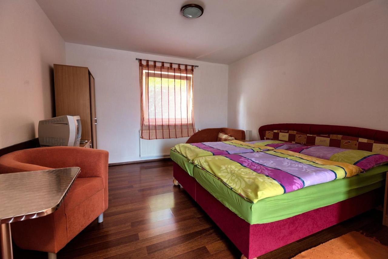 Apartmanovy Dom Red Hotel Bellegszencse Kültér fotó